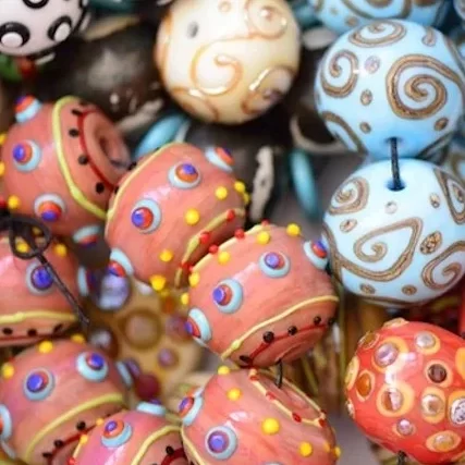 assortiment de perles artisanales